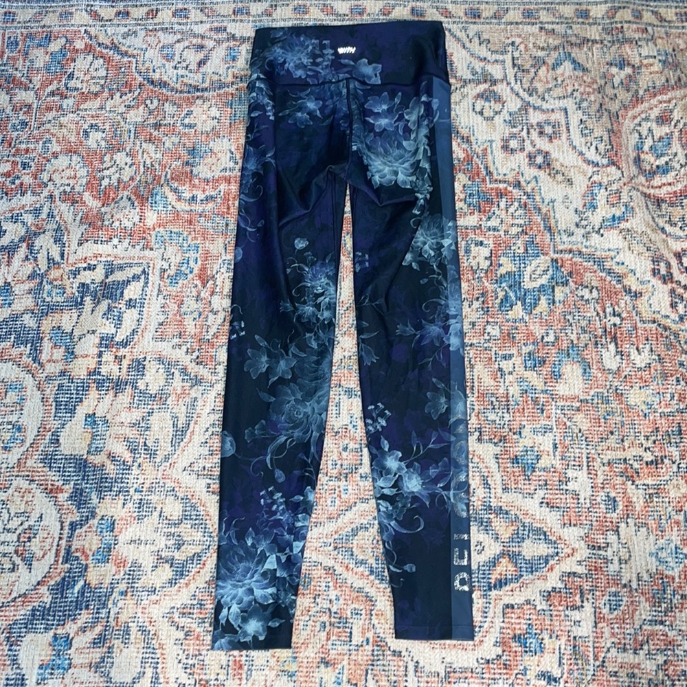 WITH Wear It To Heart x Peloton Blue Floral Leggings SZ S VGUC - Picture 2 of 4
